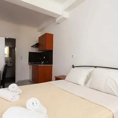 Phevos Aparthotel Perissa (Santorini)