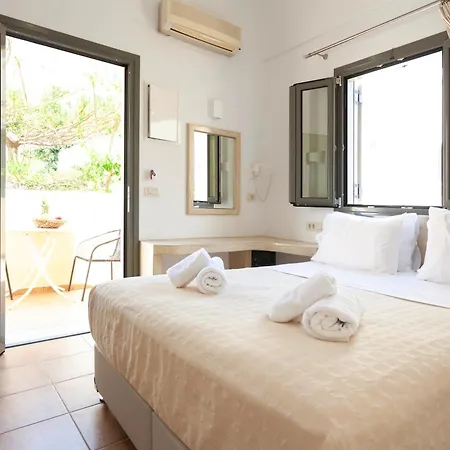 Aparthotel Phevos 3*